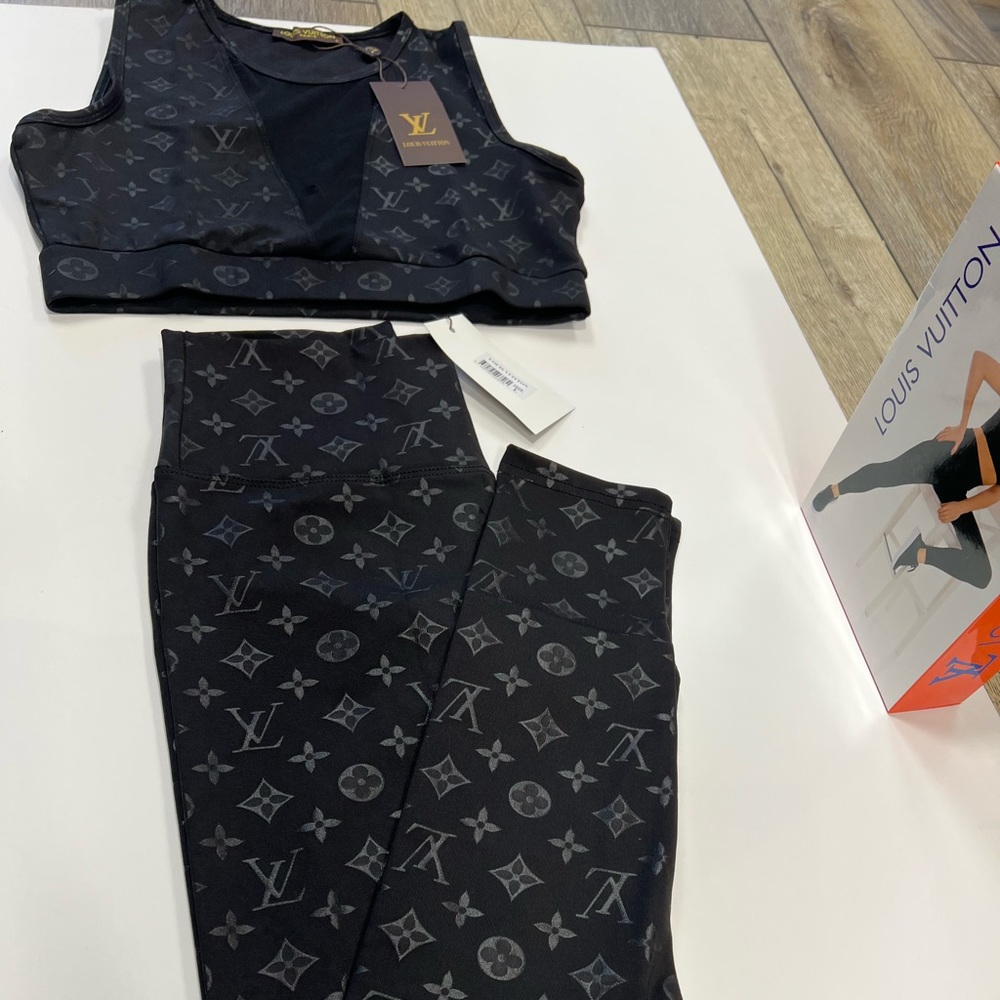 Sports bra and leggings set.